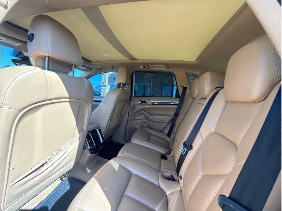 2016 Porsche 958 Cayenne - Image 8 of 17