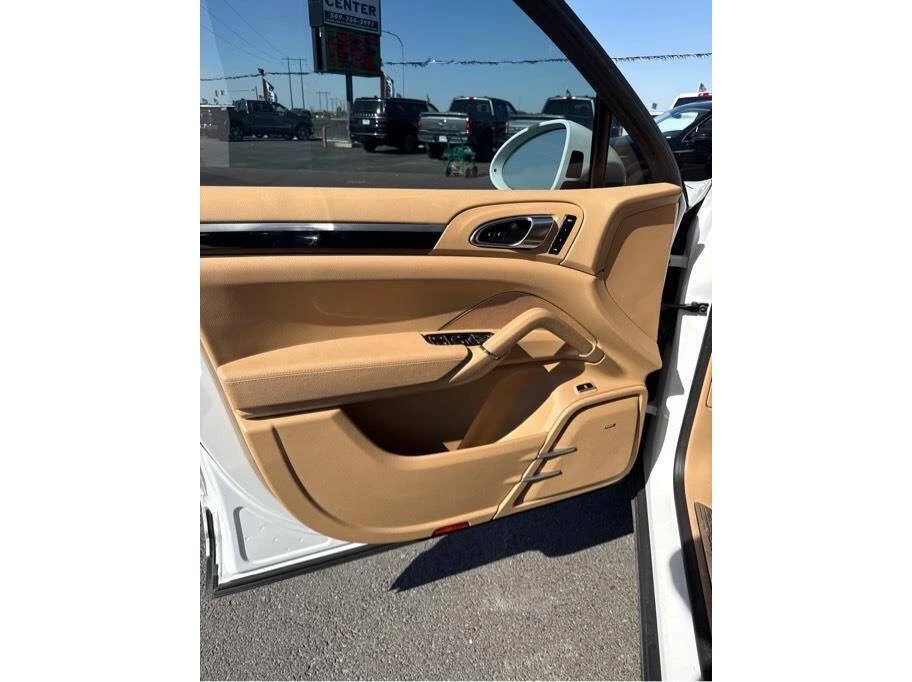 2016 Porsche 958 Cayenne - Image 9 of 17