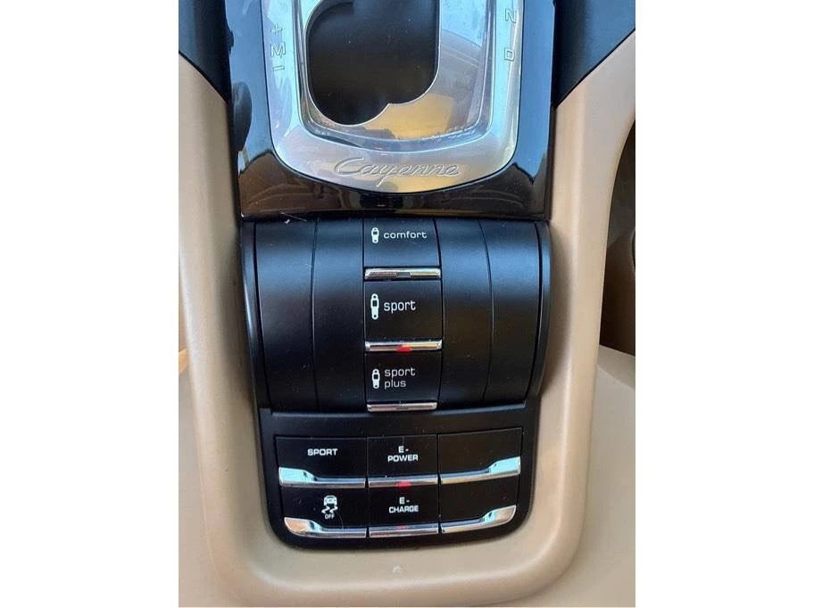 2016 Porsche 958 Cayenne - Image 14 of 17