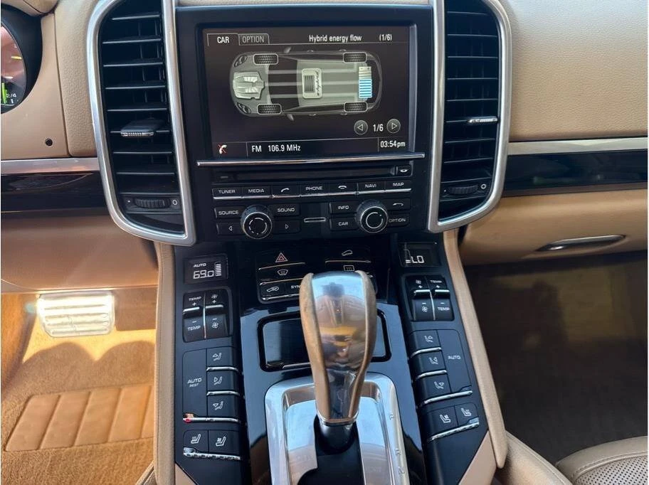 2016 Porsche 958 Cayenne - Image 16 of 17