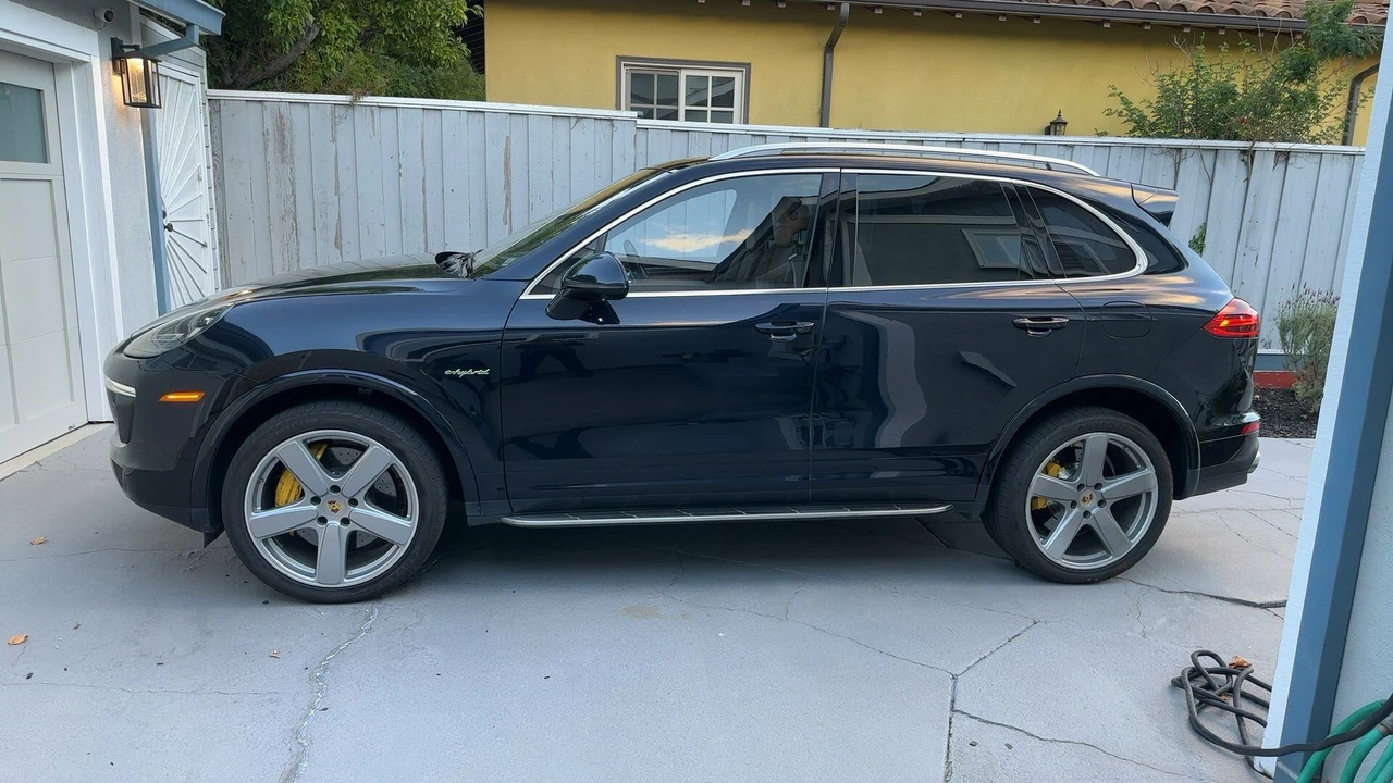 2016 Porsche 958 Cayenne S - Image 10 of 28