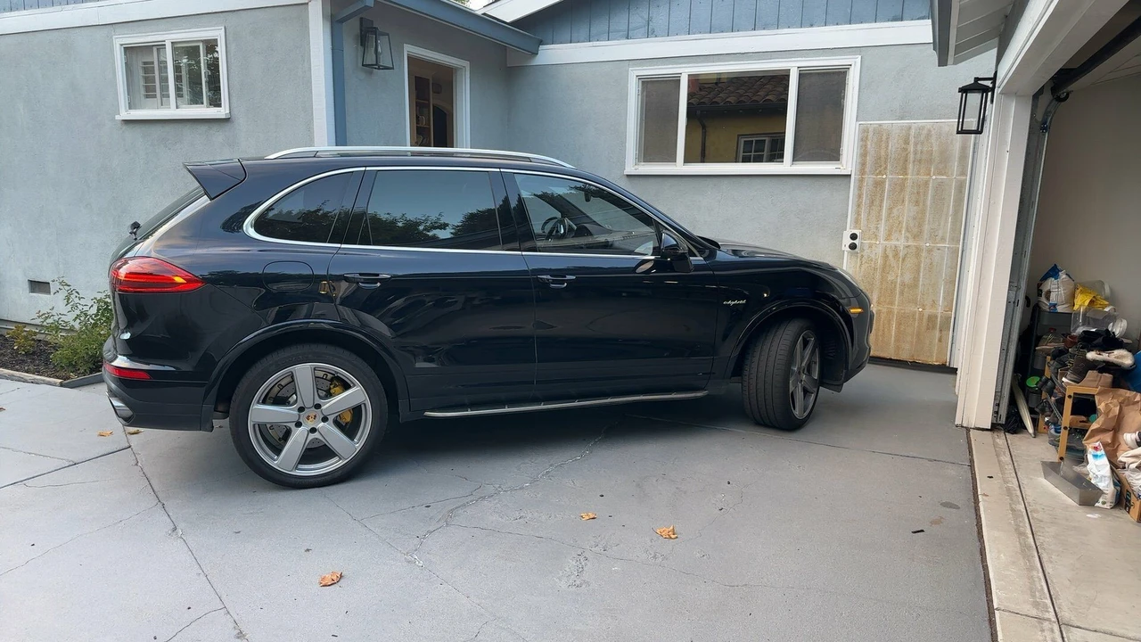 2016 Porsche 958 Cayenne S - Image 12 of 28