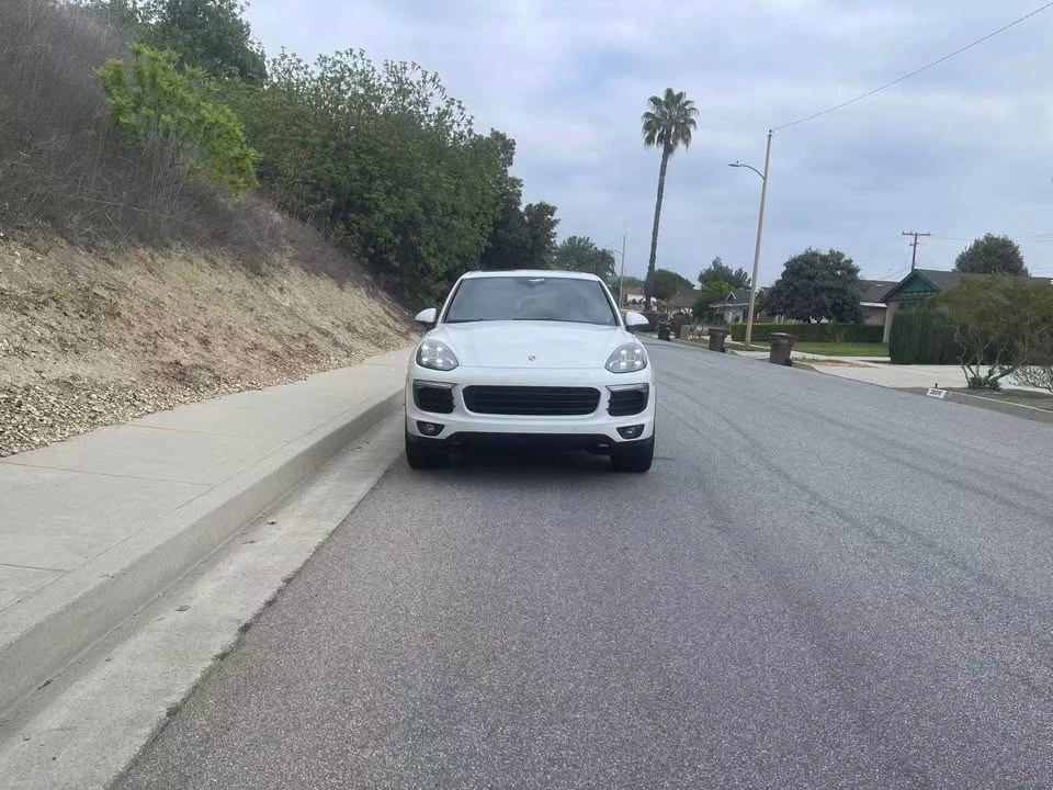 2016 Porsche 958 Cayenne - Image 2 of 6