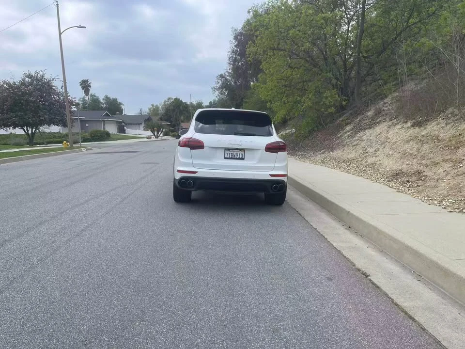 2016 Porsche 958 Cayenne - Image 4 of 6