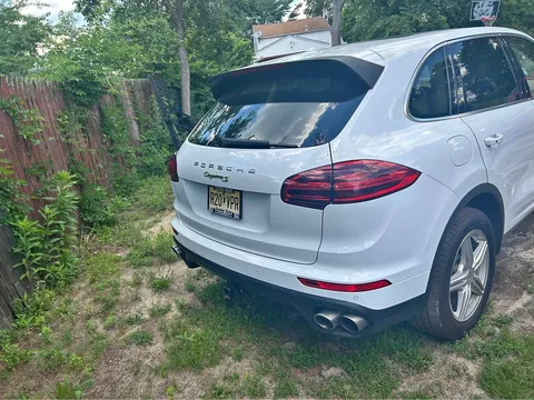 2016 Porsche Cayenne S E-Hybrid Sport Utility 4D