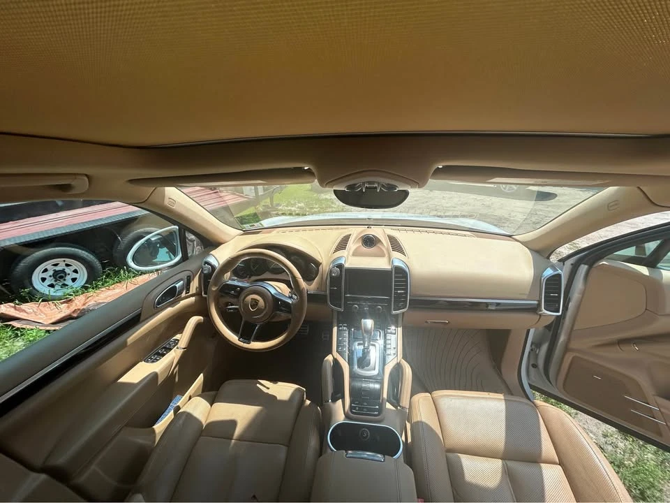 2016 Porsche 958 Cayenne - Image 4 of 8