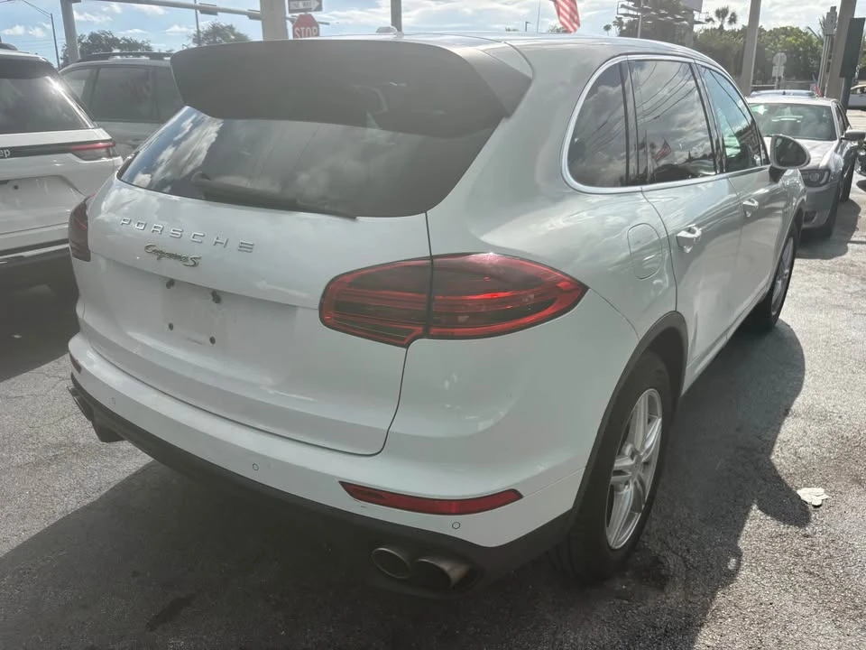 2016 Porsche 958 Cayenne - Image 2 of 9