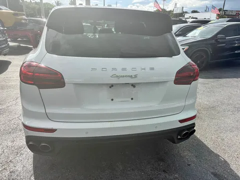 2016 Porsche Cayenne S E-Hybrid Sport Utility 4D