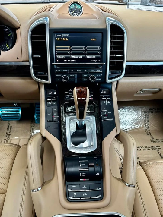 2016 Porsche 958 Cayenne - Image 8 of 18