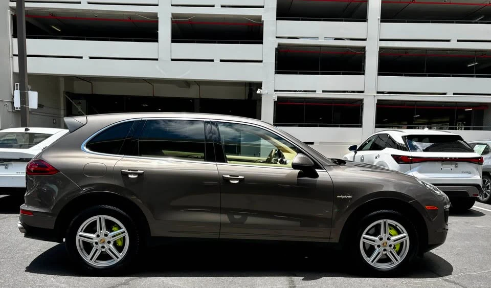 2016 Porsche 958 Cayenne - Image 2 of 18