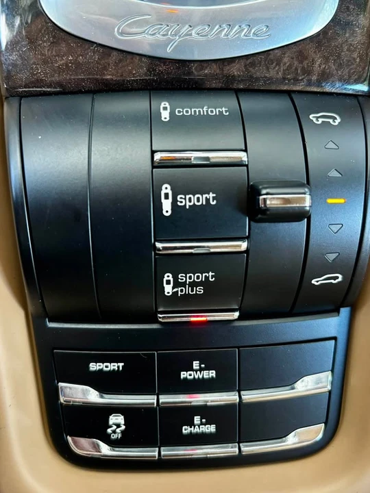 2016 Porsche 958 Cayenne - Image 10 of 18