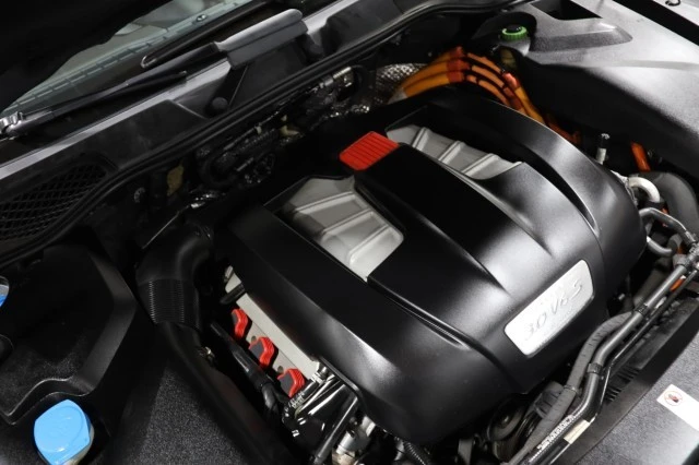 2016 Porsche 958 Cayenne S - Image 16 of 21