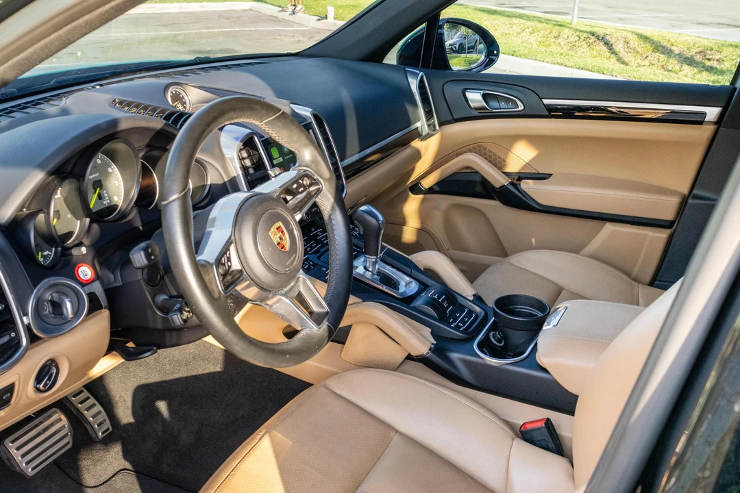 2016 Porsche 958 Cayenne S - Image 26 of 31