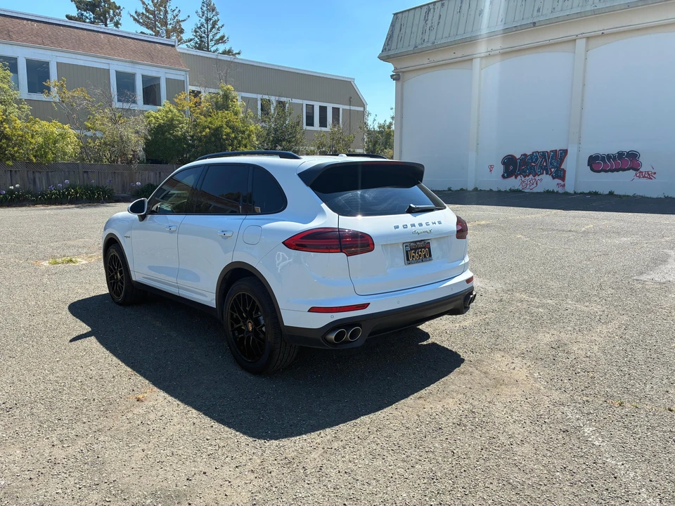 2016 Porsche 958 Cayenne S - Image 8 of 31