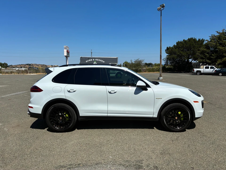 2016 Porsche 958 Cayenne S - Image 10 of 31