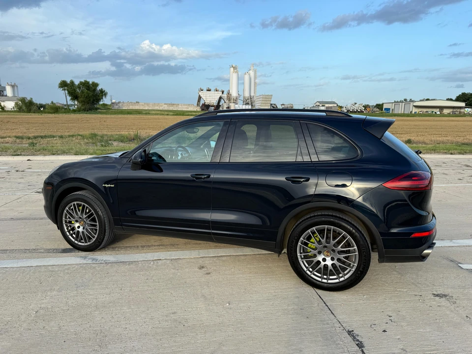 2016 Porsche 958 Cayenne S - Image 17 of 31