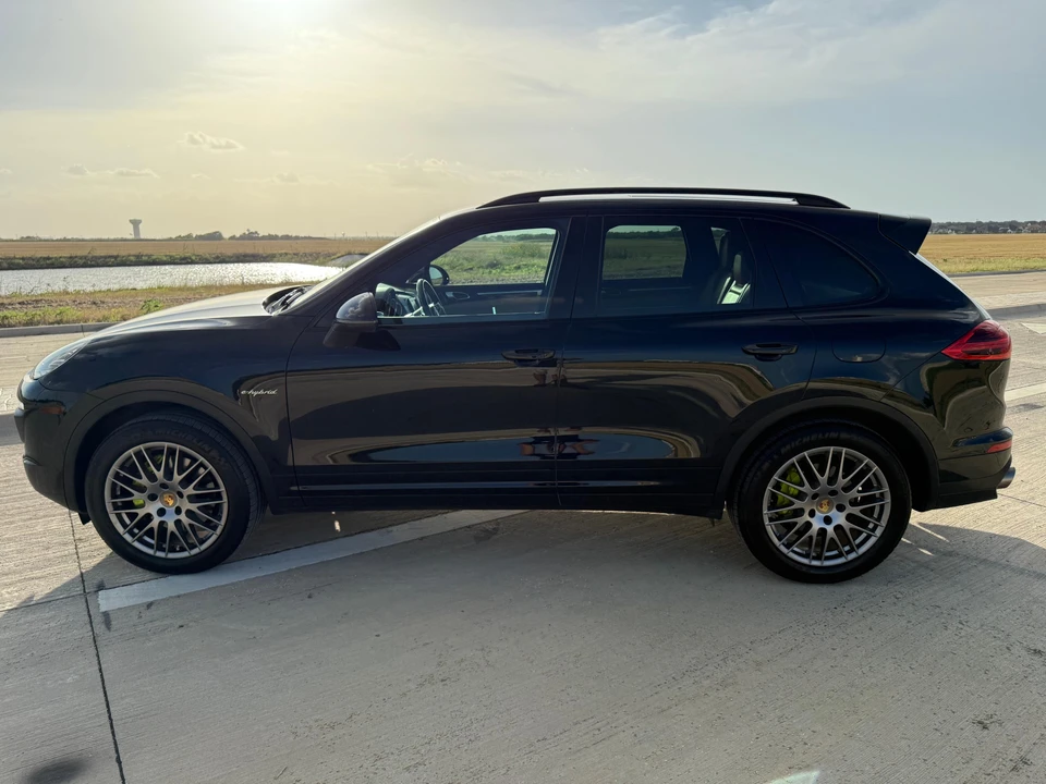 2016 Porsche 958 Cayenne S - Image 15 of 31