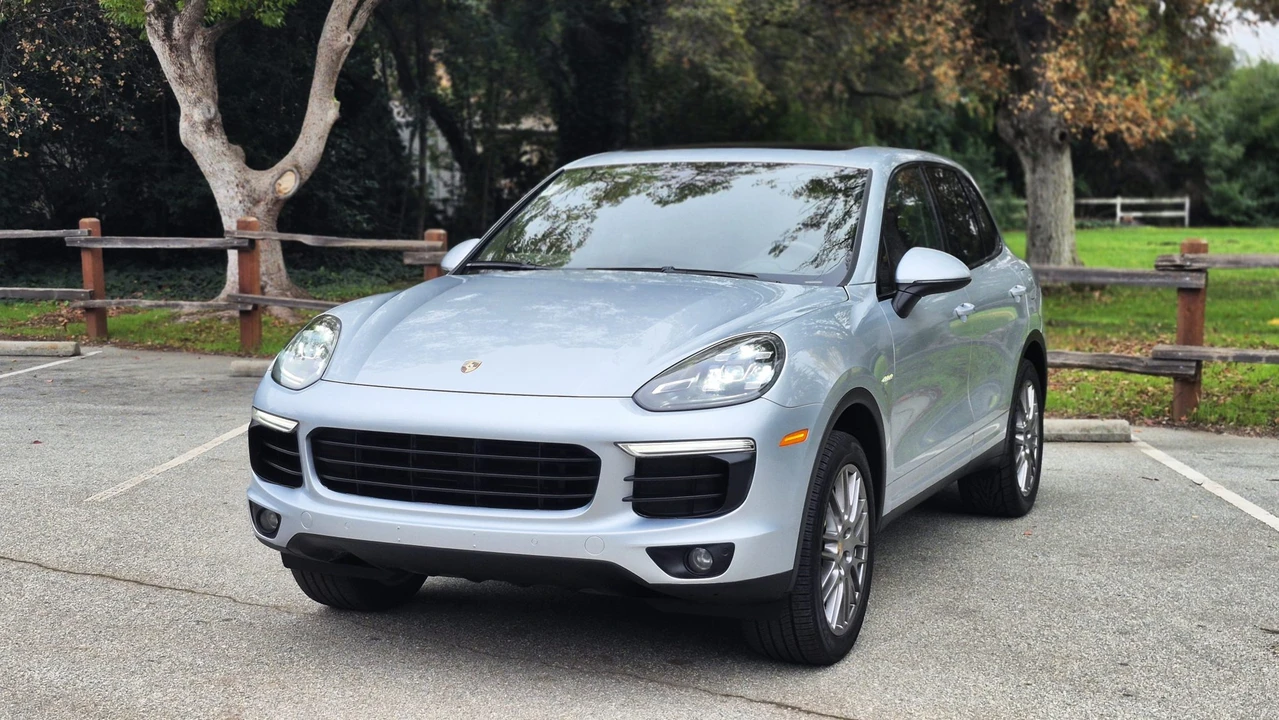 2016 Porsche 958 Cayenne S - Image 9 of 31