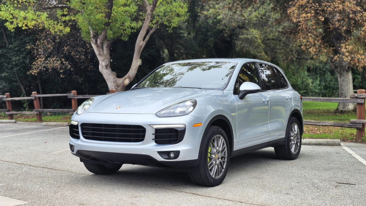 2016 Porsche 958 Cayenne S - Image 5 of 31