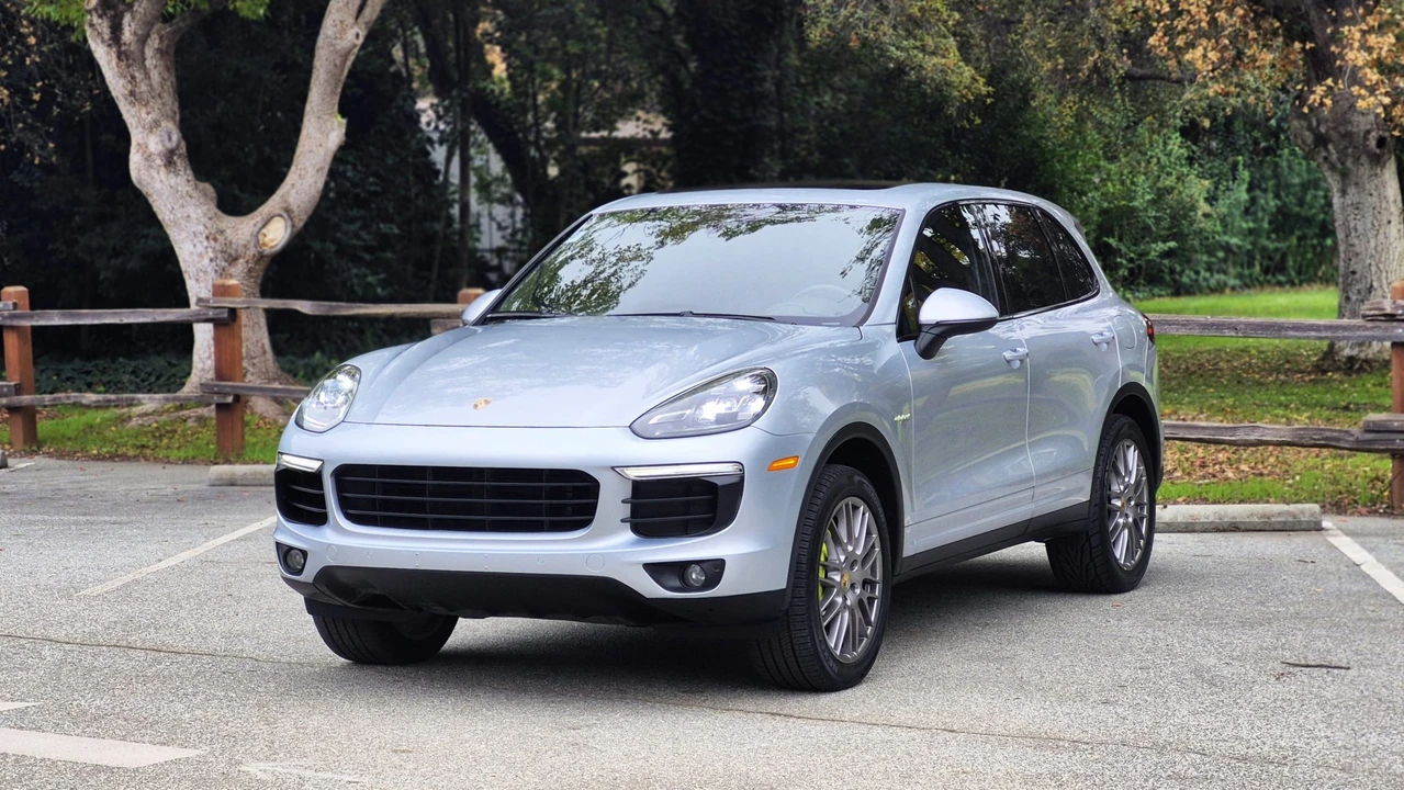 2016 Porsche 958 Cayenne S - Image 6 of 31