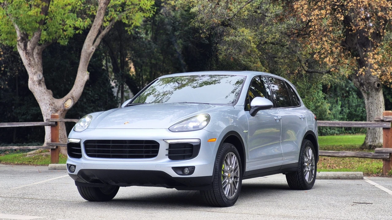 2016 Porsche 958 Cayenne S - Image 7 of 31