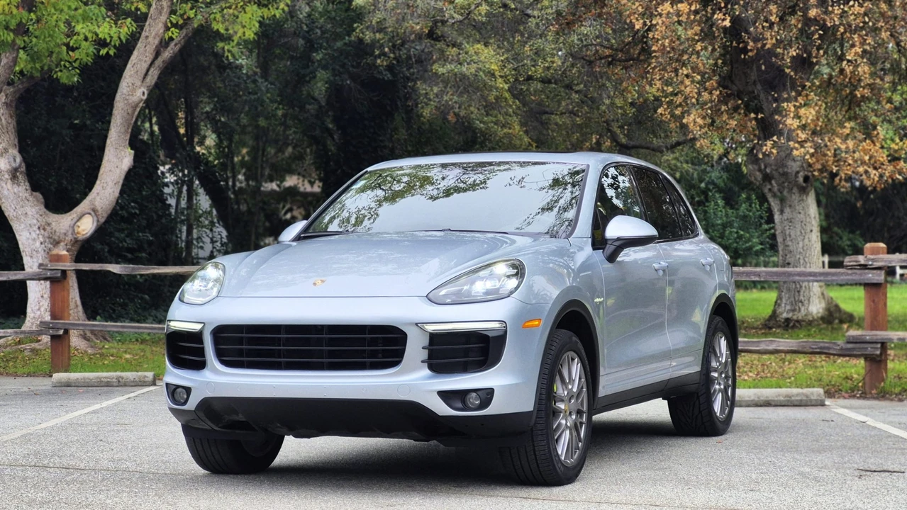 2016 Porsche 958 Cayenne S - Image 8 of 31