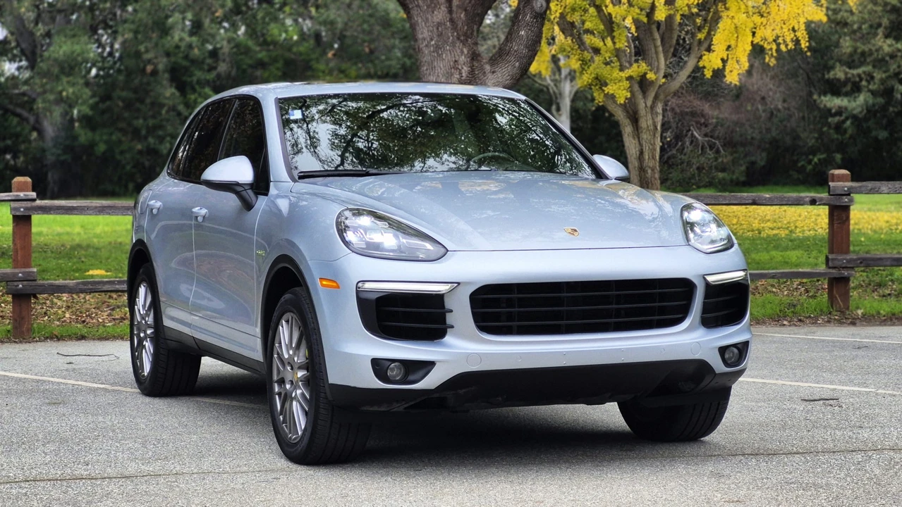 2016 Porsche 958 Cayenne S - Image 25 of 31