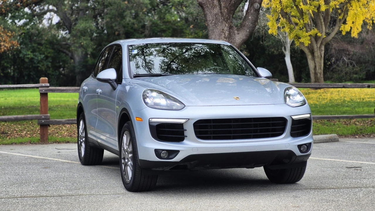 2016 Porsche 958 Cayenne S - Image 26 of 31
