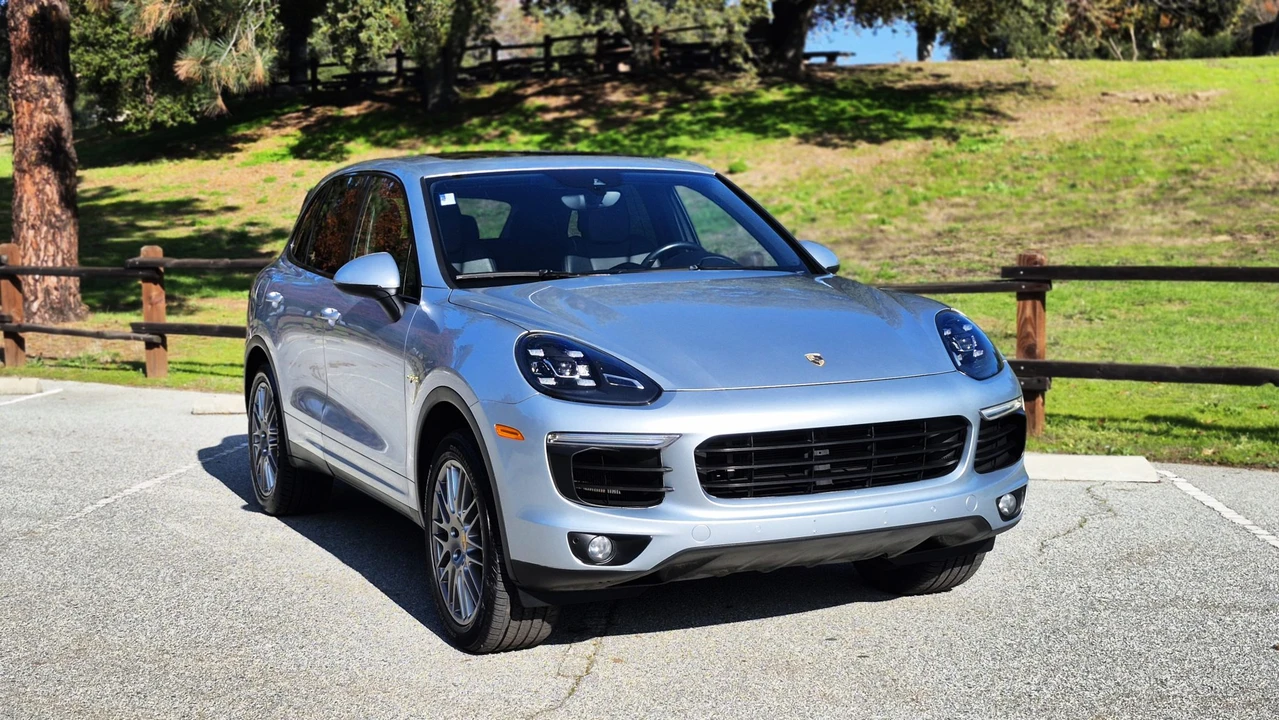 2016 Porsche 958 Cayenne S - Image 28 of 31