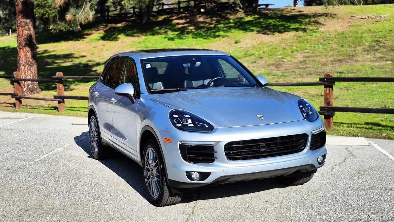 2016 Porsche 958 Cayenne S - Image 30 of 31