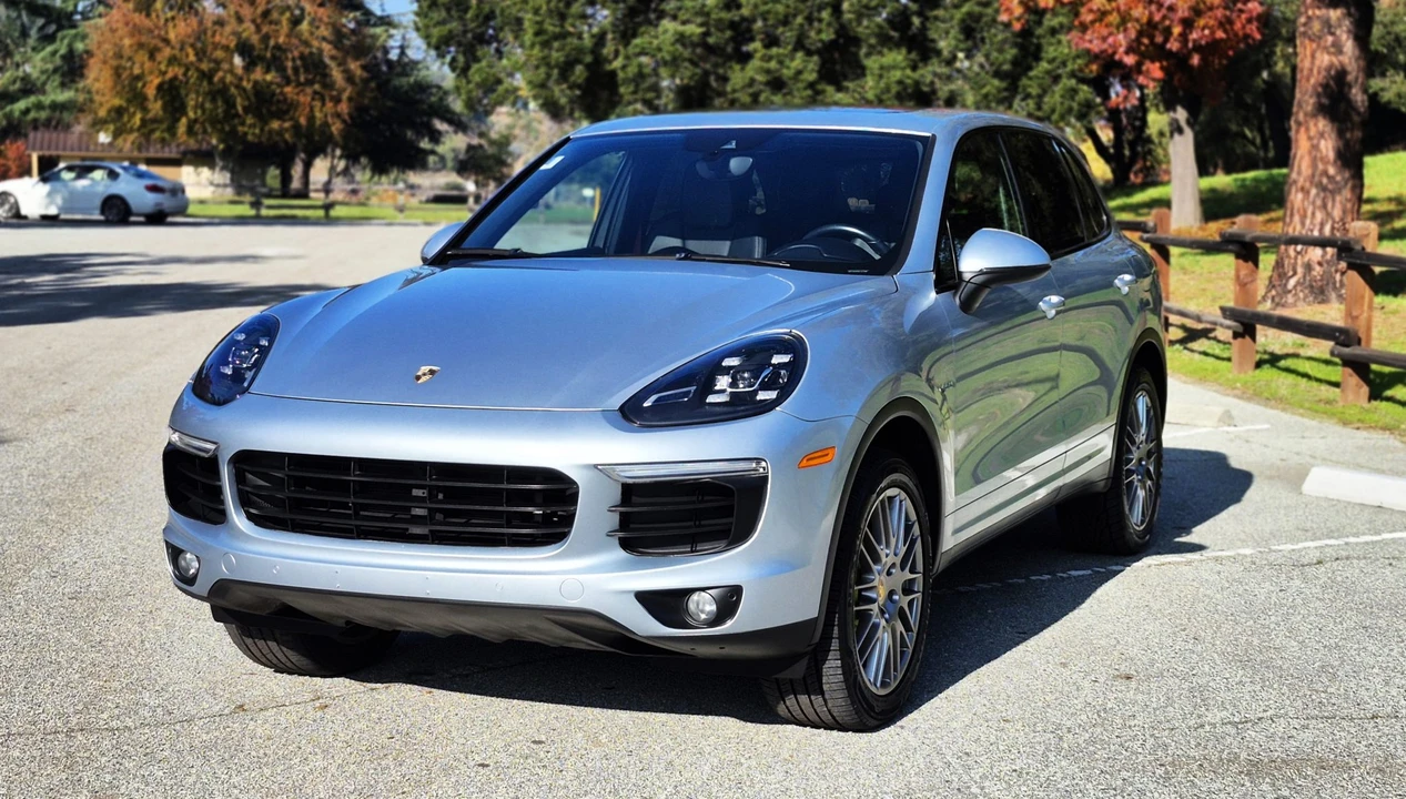 2016 Porsche 958 Cayenne S - Image 10 of 31