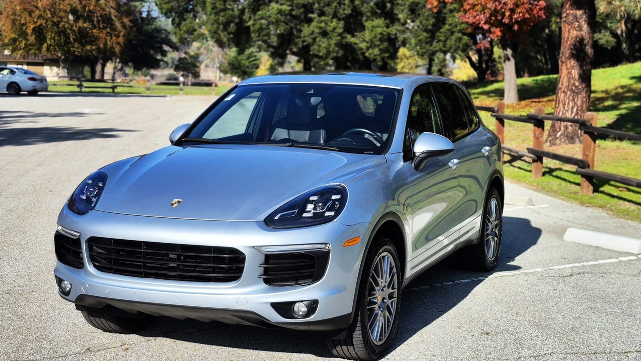 2016 Porsche 958 Cayenne S - Image 12 of 31