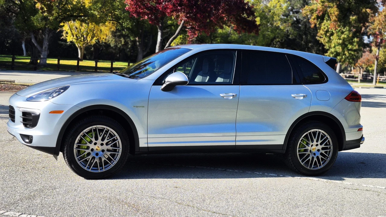 2016 Porsche 958 Cayenne S - Image 3 of 31