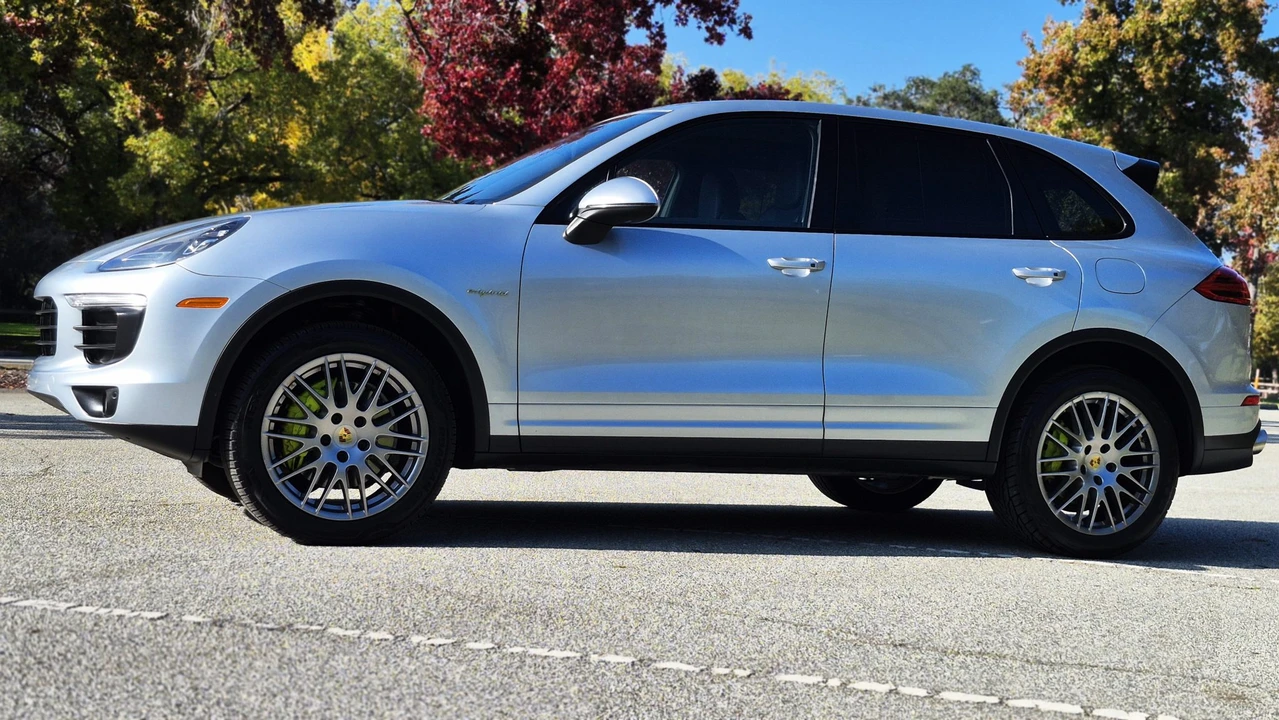 2016 Porsche 958 Cayenne S - Image 4 of 31