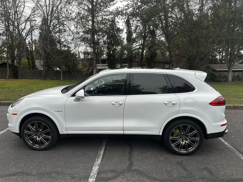 2016 Porsche 958 Cayenne S - Image 7 of 31