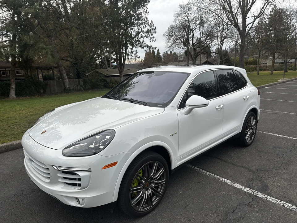 2016 Porsche 958 Cayenne S - Image 3 of 31