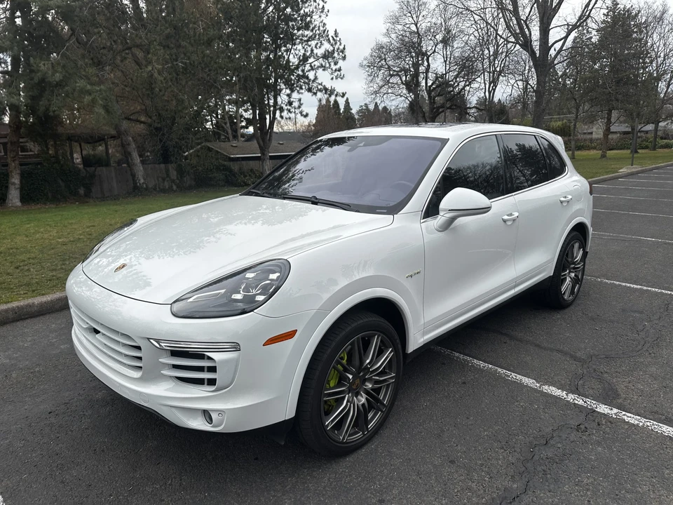 2016 Porsche 958 Cayenne S - Image 2 of 31