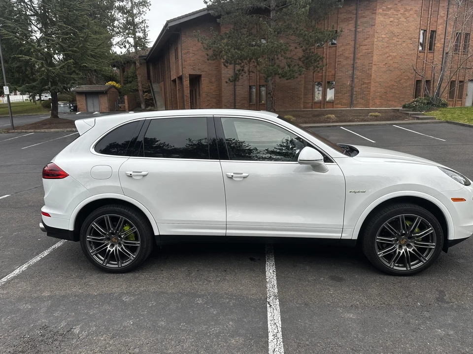 2016 Porsche 958 Cayenne S - Image 28 of 31