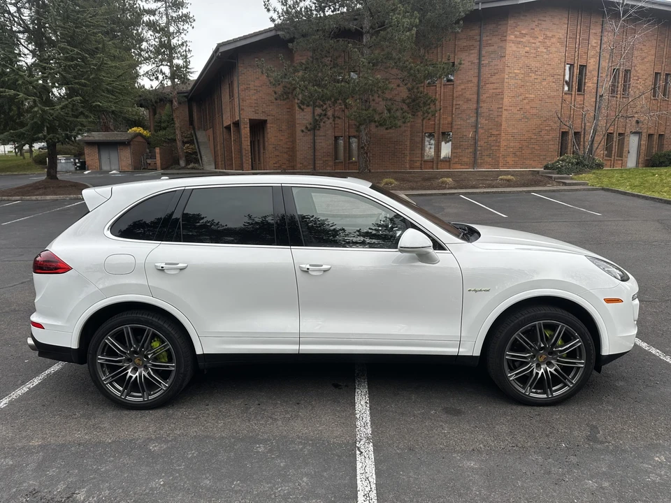 2016 Porsche 958 Cayenne S - Image 26 of 31