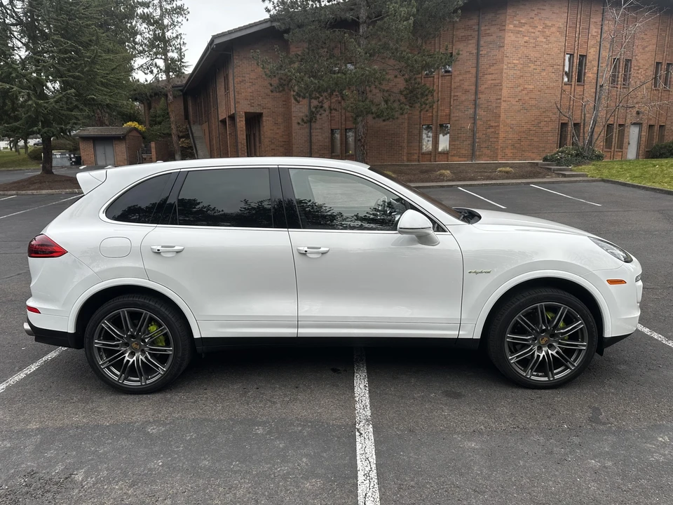 2016 Porsche 958 Cayenne S - Image 24 of 31