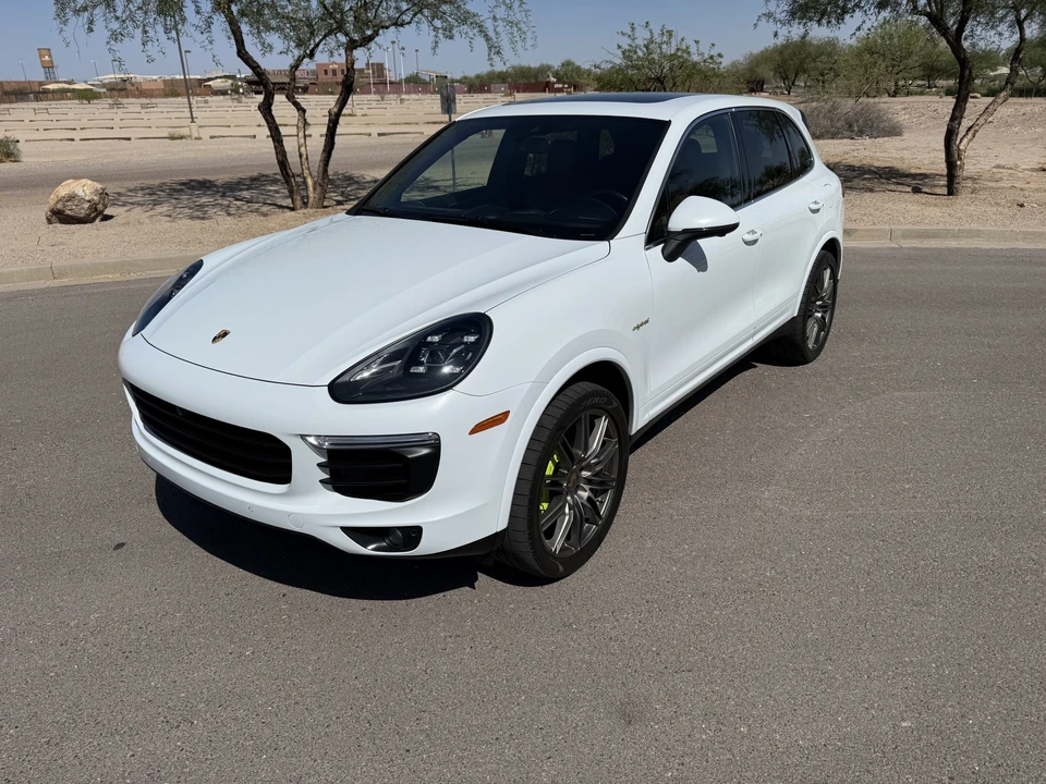 2016 Porsche 958 Cayenne S - Image 2 of 31
