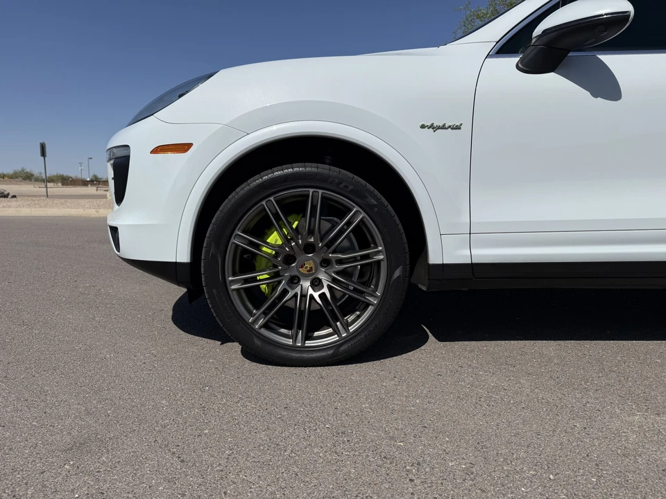 2016 Porsche 958 Cayenne S - Image 27 of 31