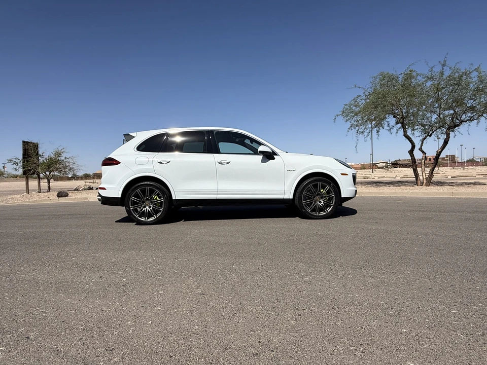 2016 Porsche 958 Cayenne S - Image 10 of 31