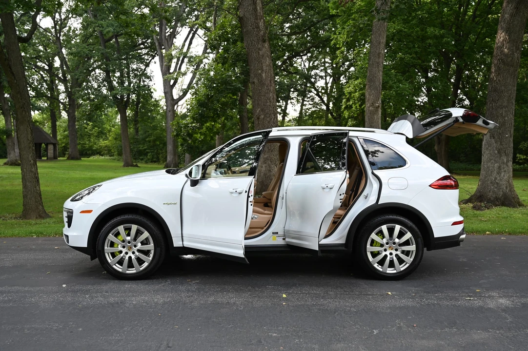 2016 Porsche Cayenne - Image 17 of 31