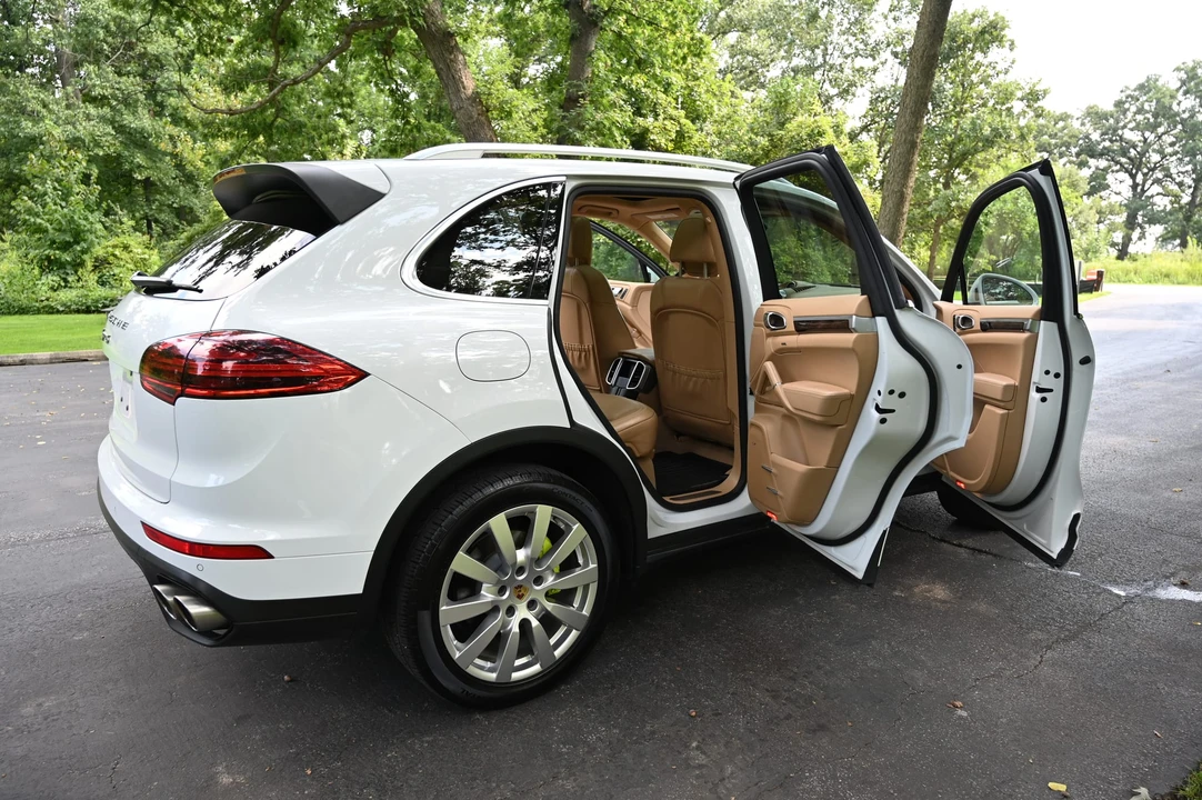 2016 Porsche Cayenne - Image 30 of 31