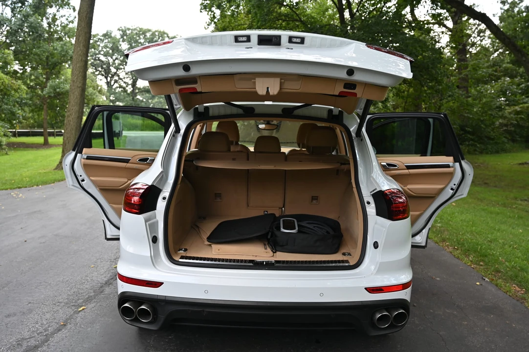 2016 Porsche Cayenne - Image 28 of 31