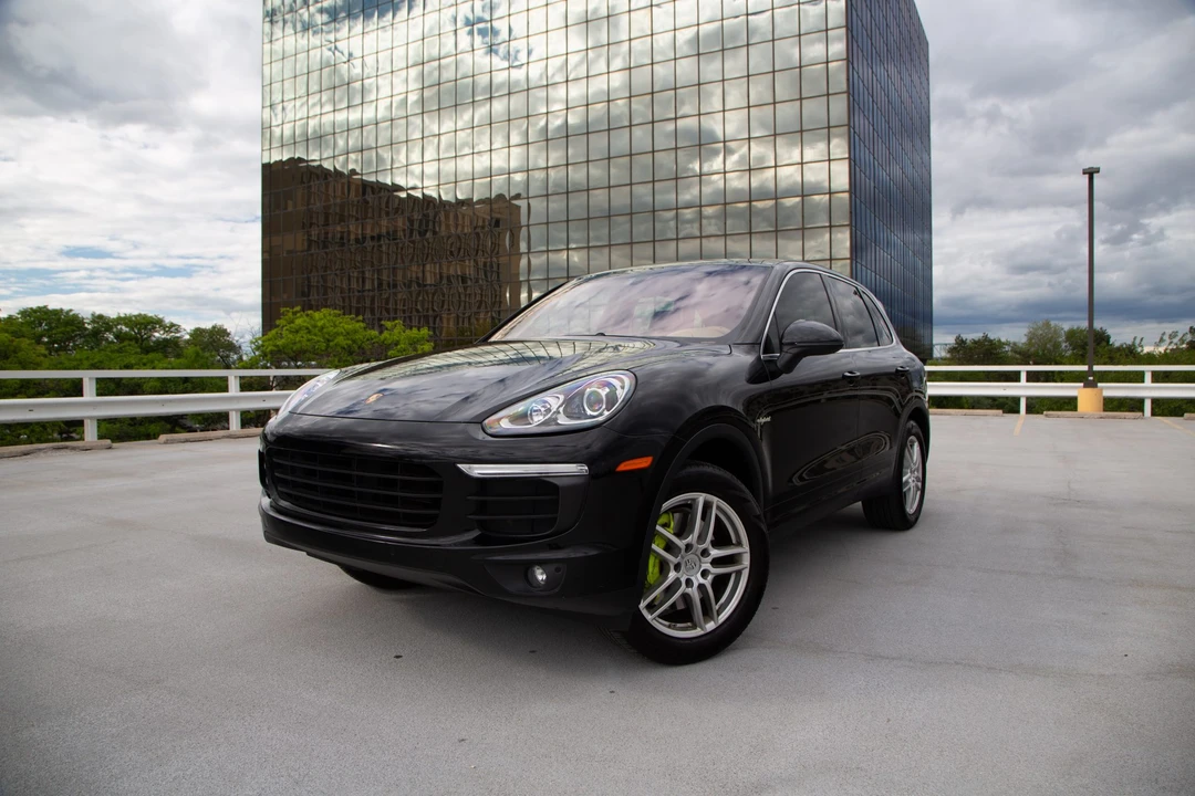 2016 Porsche 958 Cayenne - Image 2 of 31
