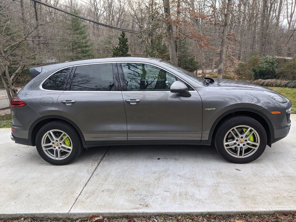 2016 Porsche 958 Cayenne S - Image 13 of 17