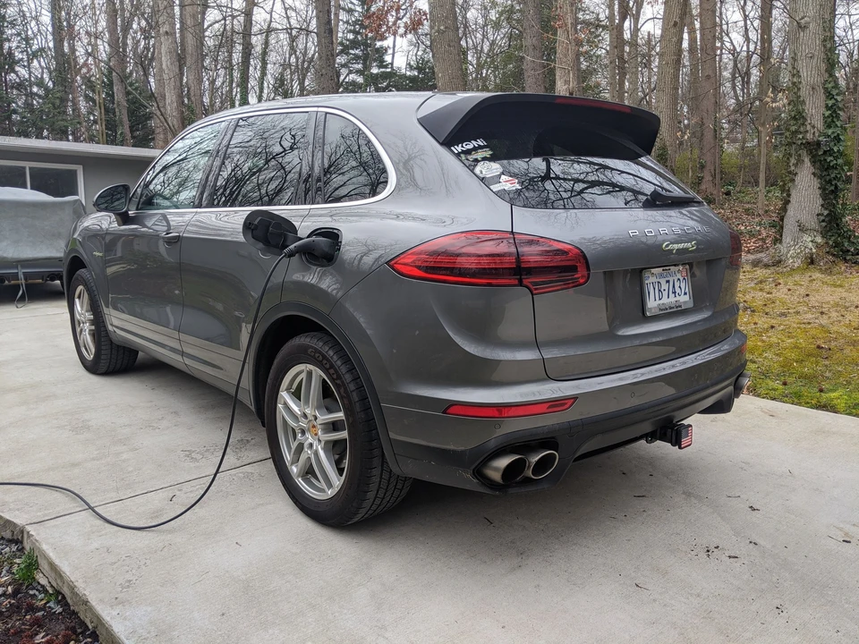 2016 Porsche 958 Cayenne S - Image 10 of 17