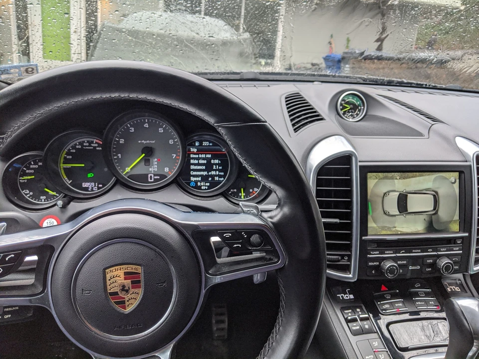 2016 Porsche 958 Cayenne S - Image 2 of 17